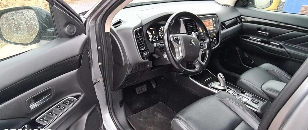 Mitsubishi Outlander cena 98900 przebieg: 63655, rok produkcji 2018 z Gostynin małe 379